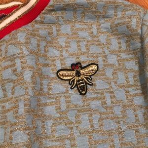 H&M Tops - Buzzworthy Sweatshirt H&M Tops - Buzzworthy Sweatshirt